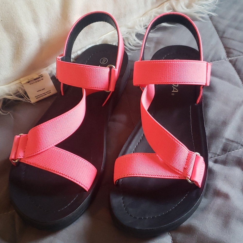 🚫(SOLD)SODA HOT PINK SANDALS